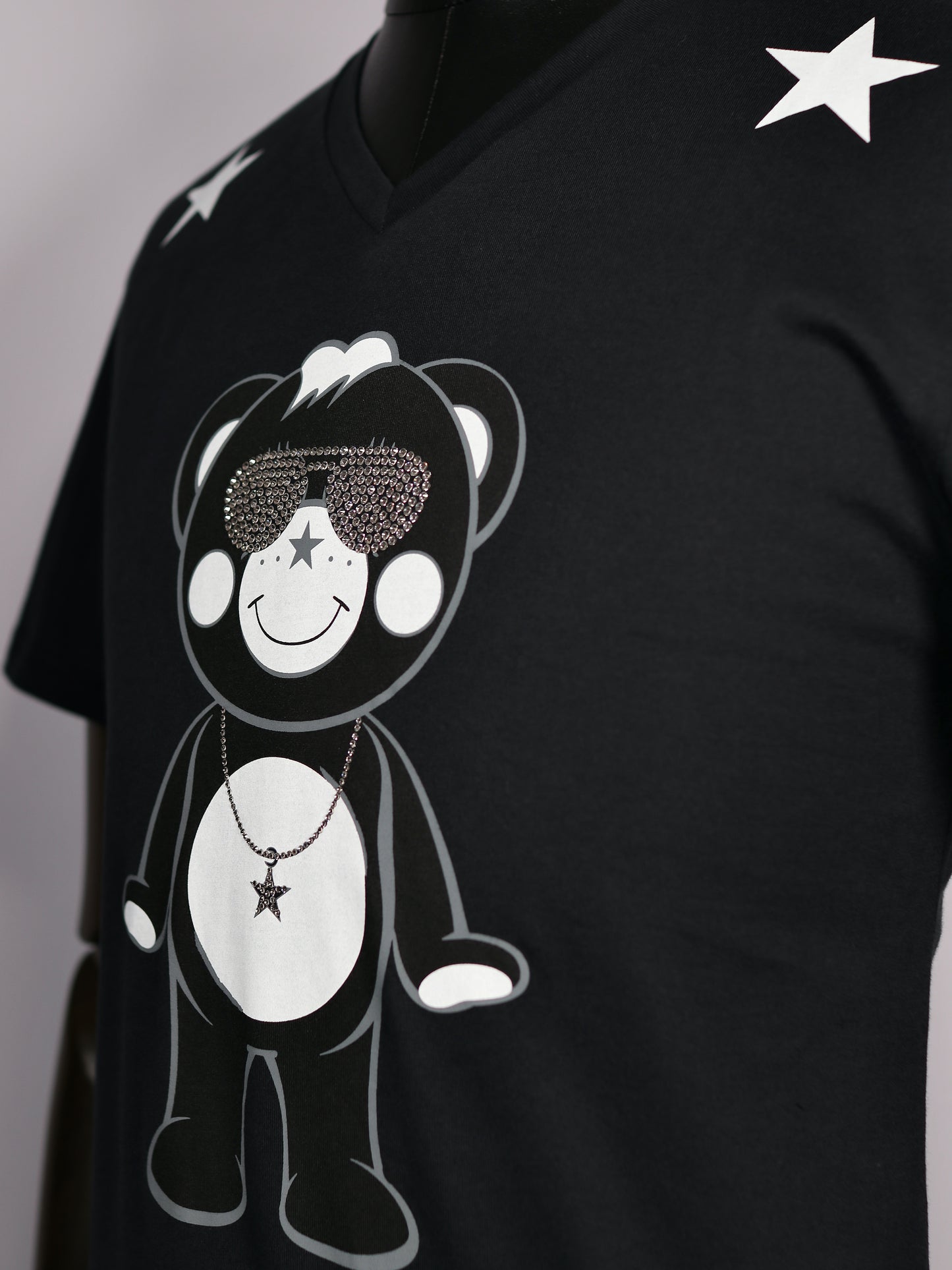 黒tシャツの横